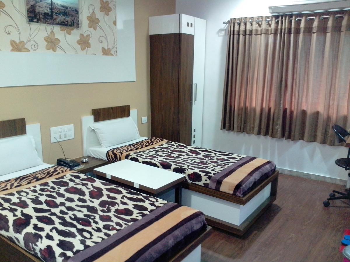 Hotel Decent Surat Ruang foto